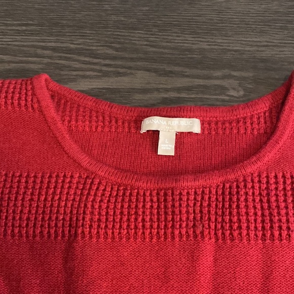 Banana Republic Factory crew neck sweater. Size L. Red patterned striped. - Picture 11 of 16